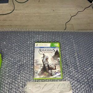 Assassin's Creed III - White/Green Cover